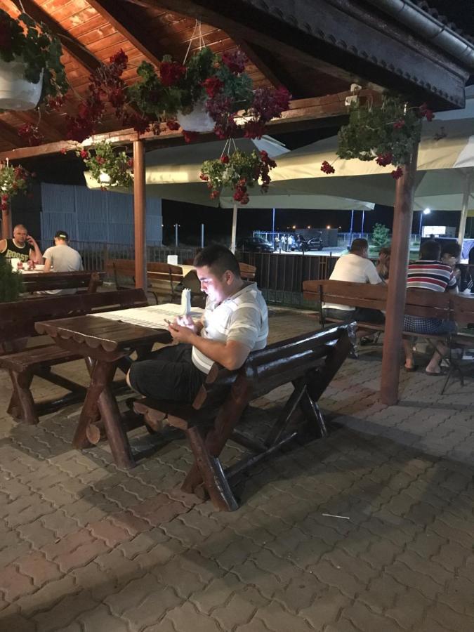 Km 80 Restaurant & Hotel Mavrodolu Exteriör bild