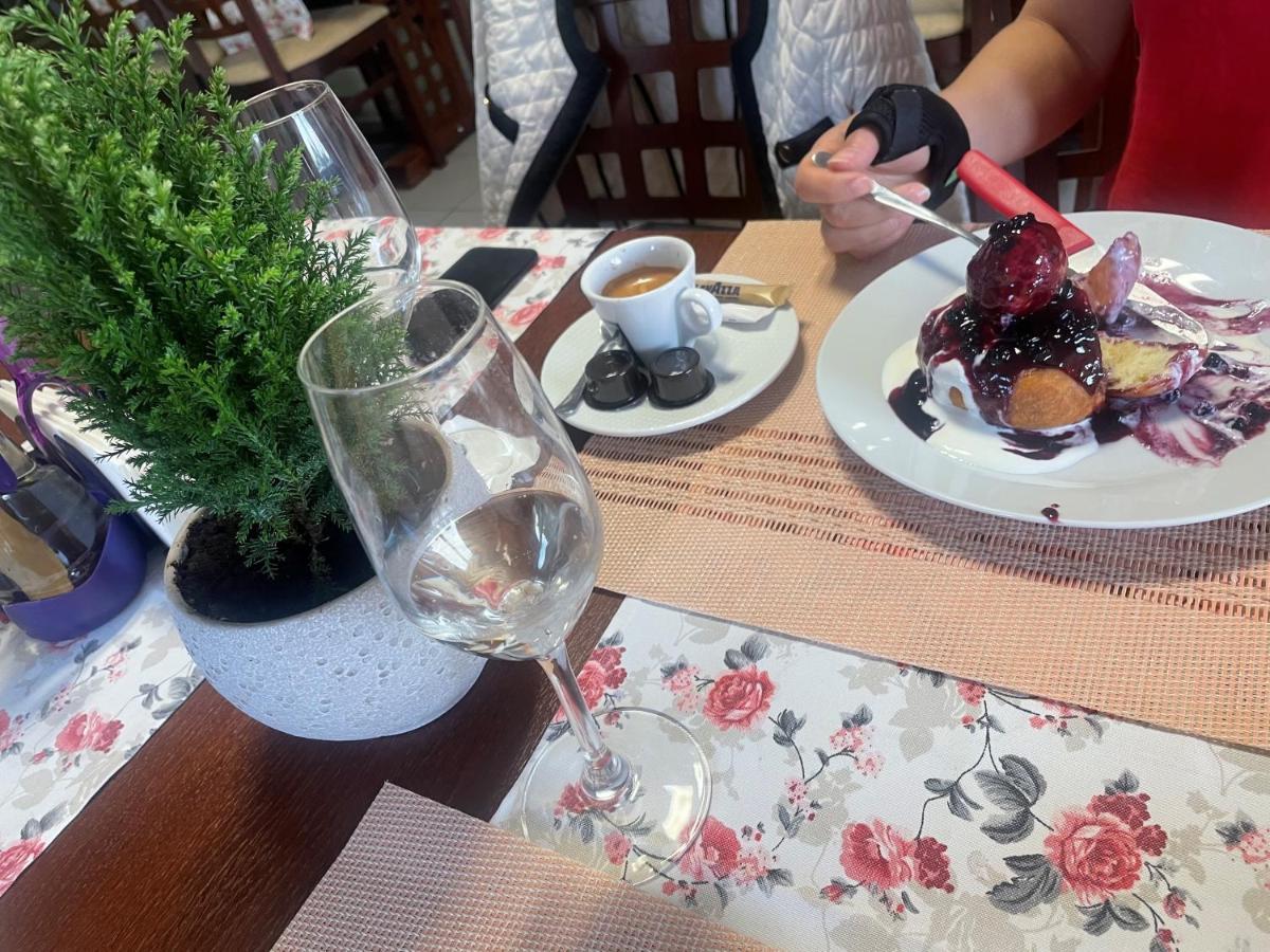 Km 80 Restaurant & Hotel Mavrodolu Exteriör bild